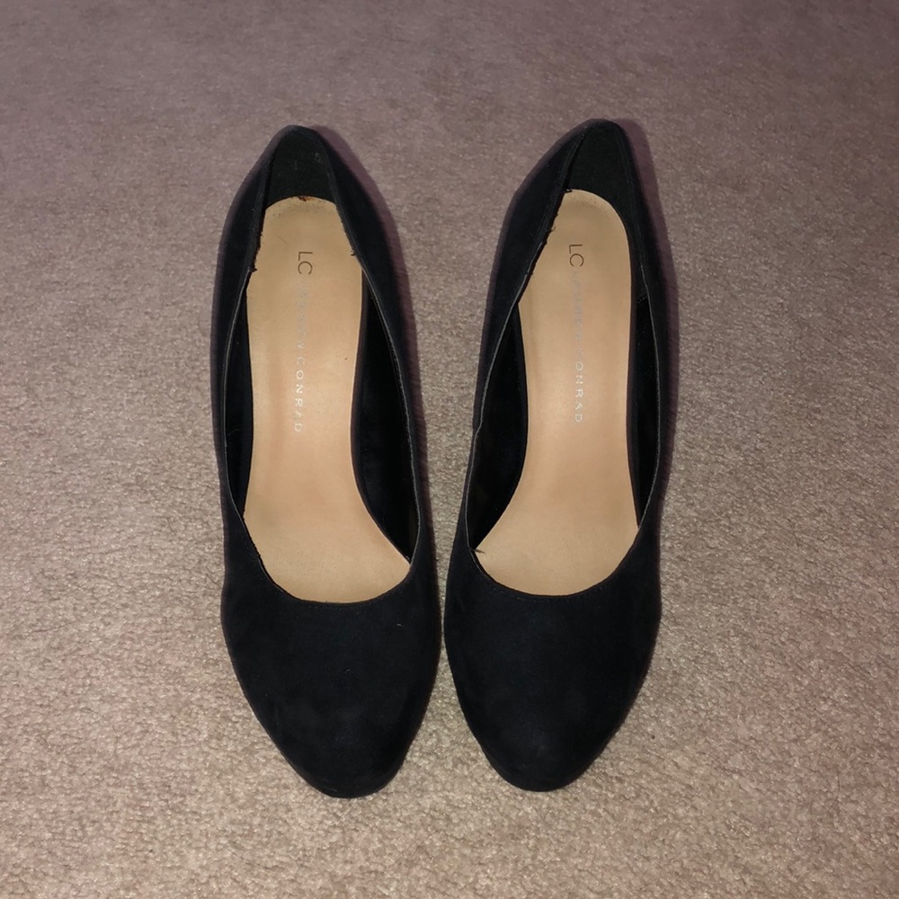 Lauren Conrad black pumps
